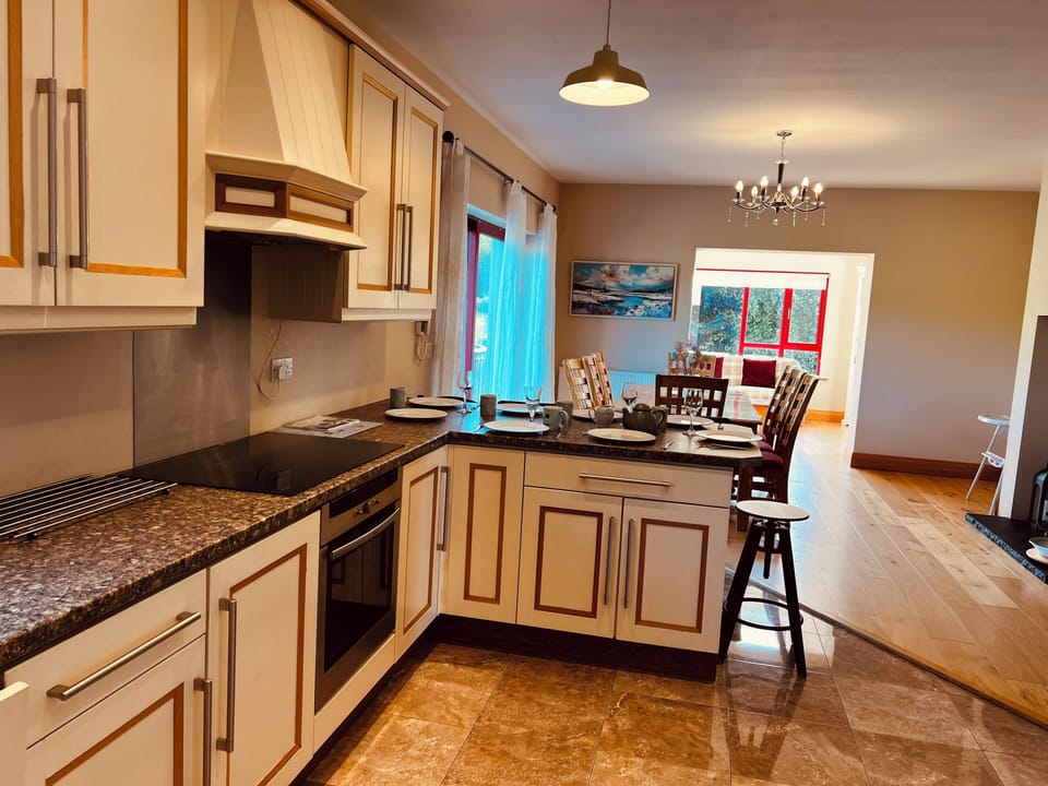 Full kitchen