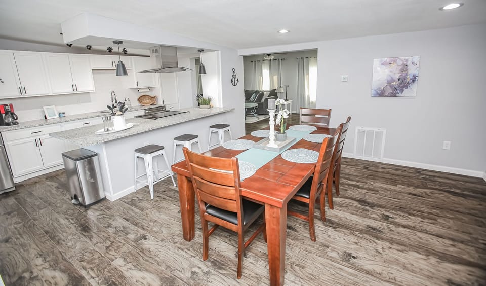 Great open floor plan to enjoy your time together!