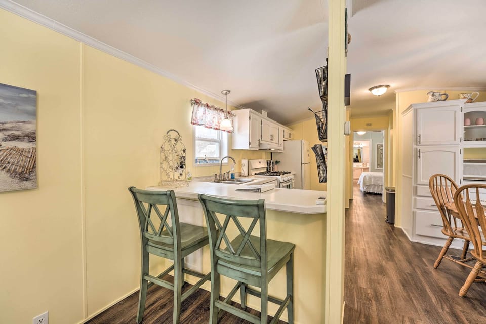 Breakfast Bar | Main Level
