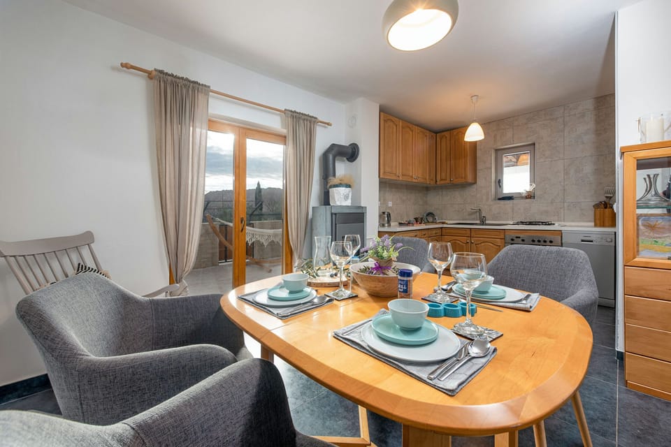 Villa, 2 Bedrooms, Private Pool, Mountain View | In-room dining