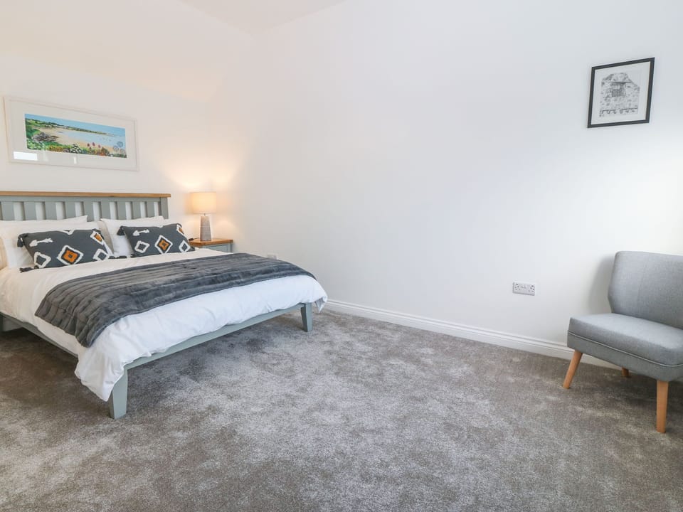 4 bedrooms, individually decorated, individually furnished, free WiFi