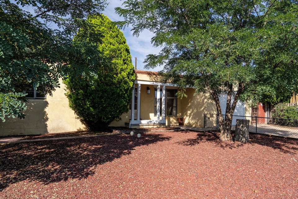 House (2 Bedrooms) | Property amenity