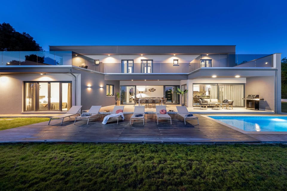 Villa (Six Bedroom Villa with Swimming Pool) | Exterior