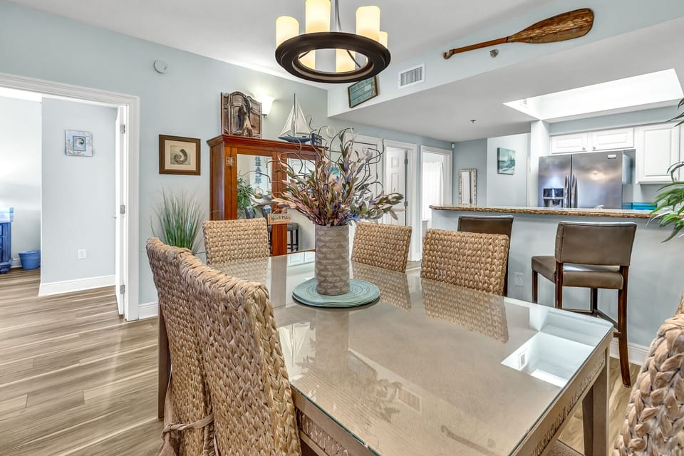 Dining space for 6