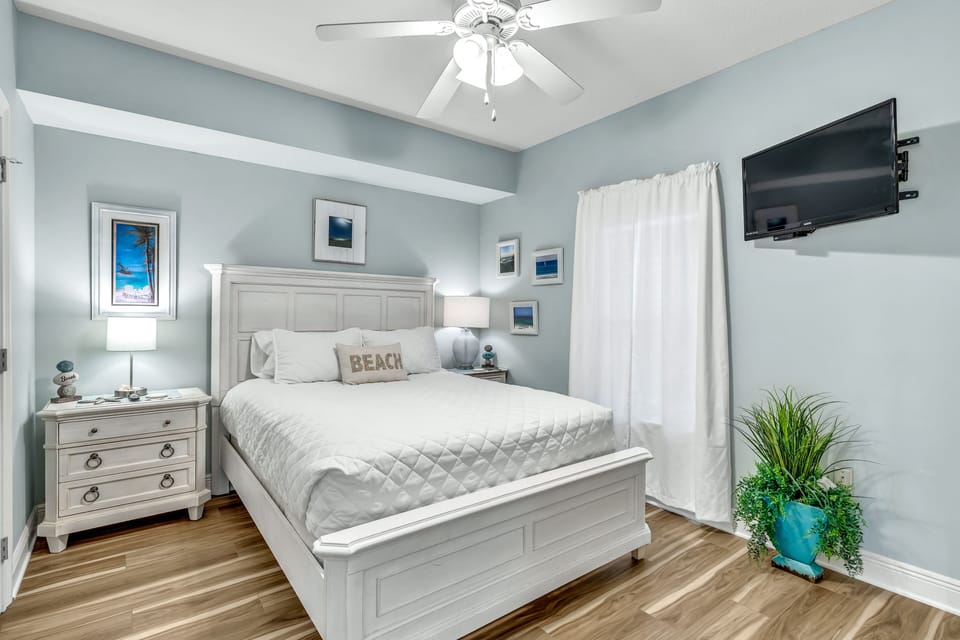 Cozy guest suite with queen bed and full bathroom attached