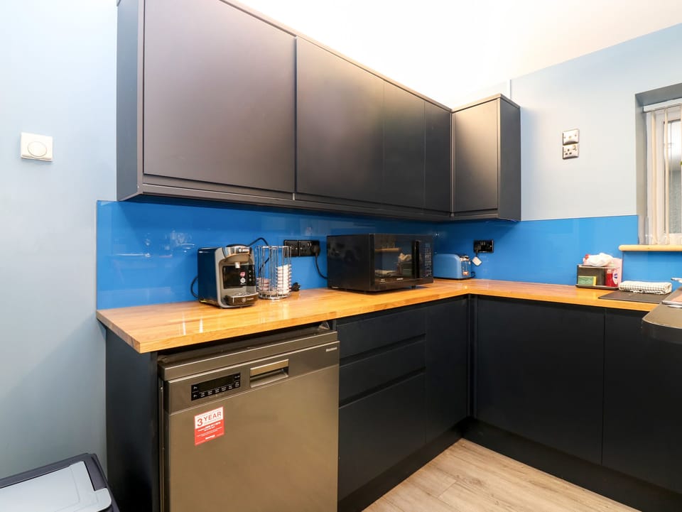 Fridge, dishwasher, electric kettle, toaster