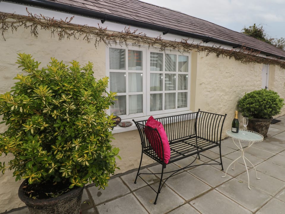 Cottage | Property grounds