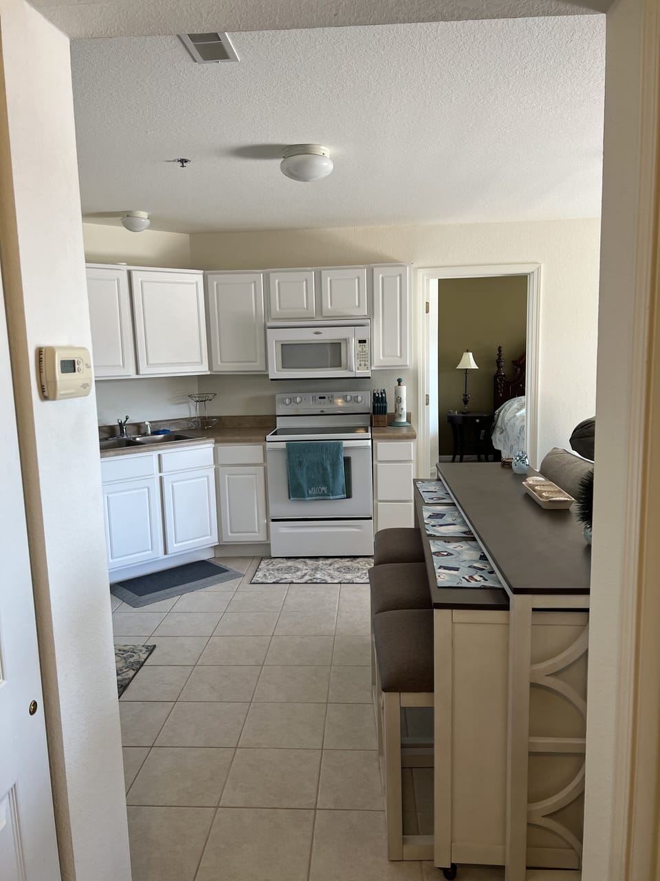 Kitchen with pullout breakfast bar 