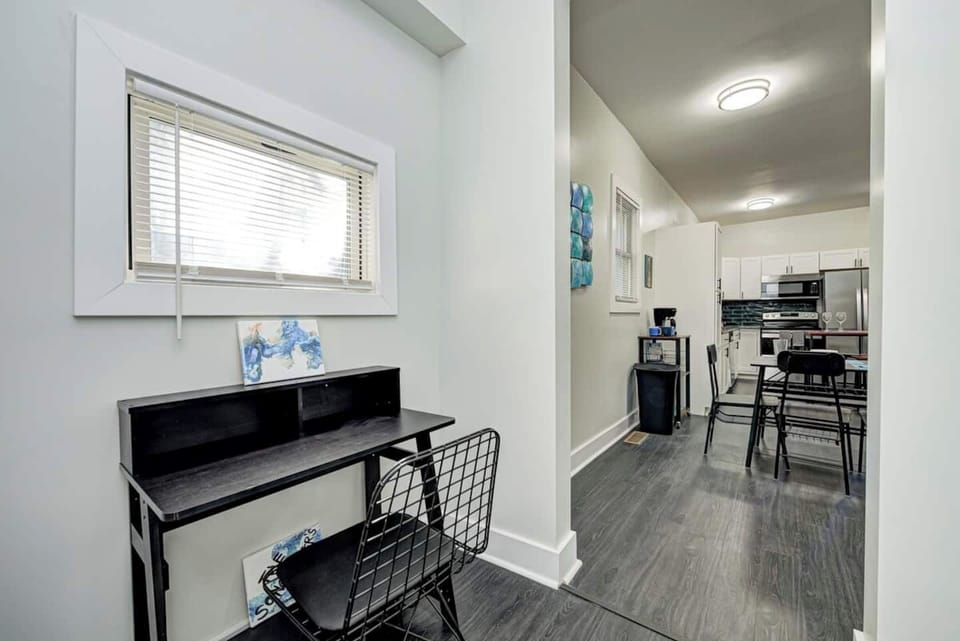Private Desk Area