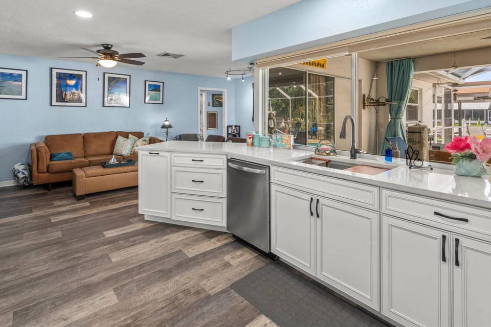 Wide open bright space to relax in