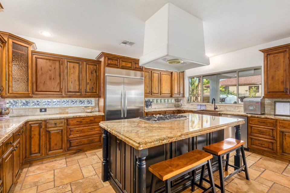 Cook your favorite dishes in this fully equipped kitchen