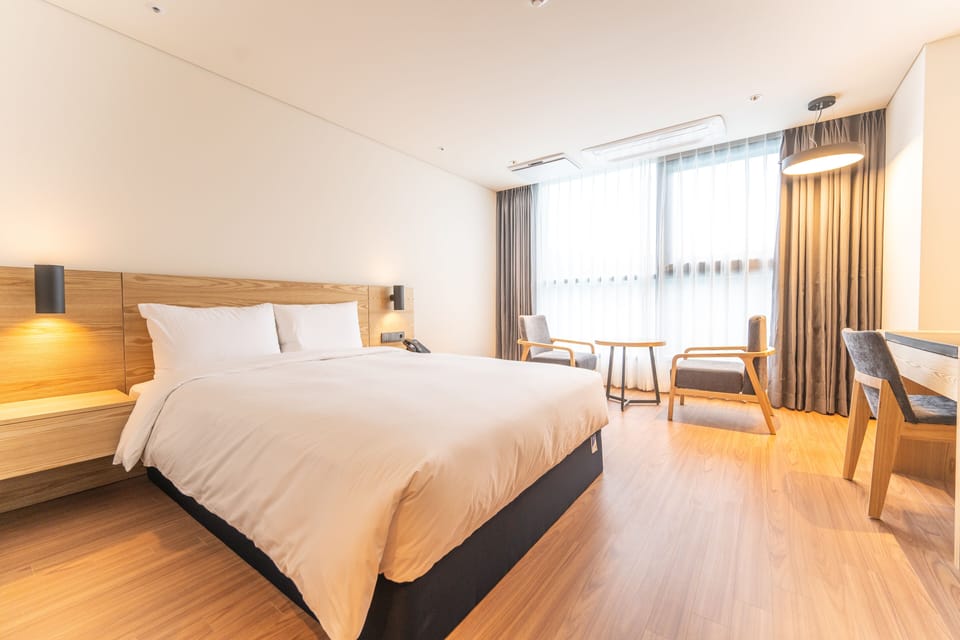Single Room, 1 Double Bed | Desk, laptop workspace, free WiFi, bed sheets