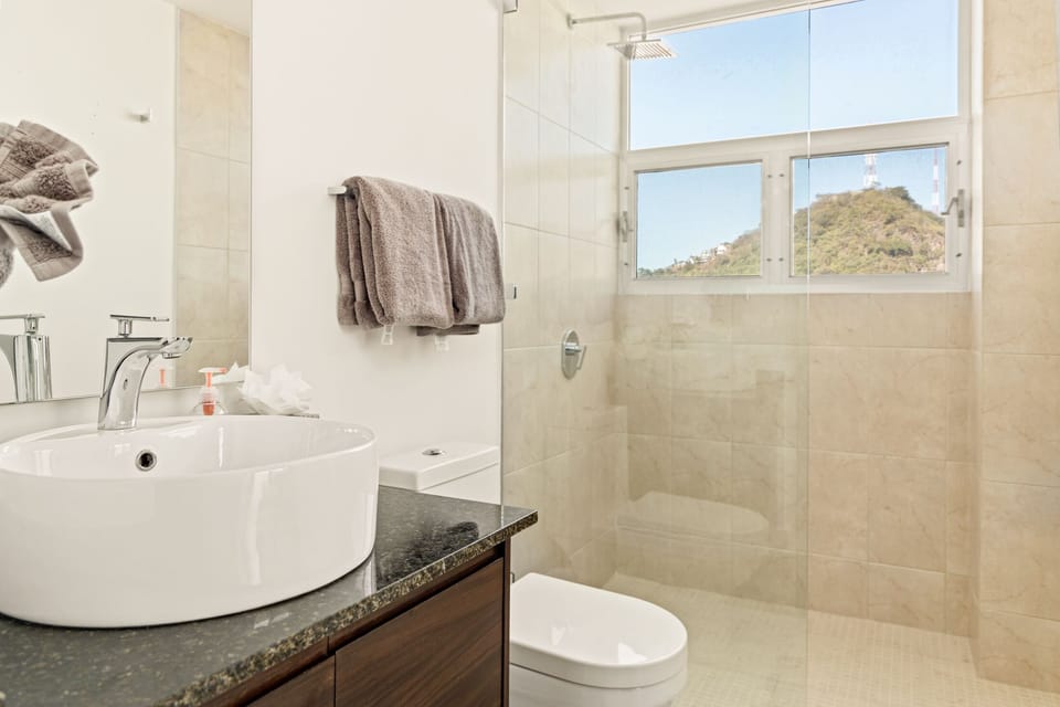 Condo - Image 12