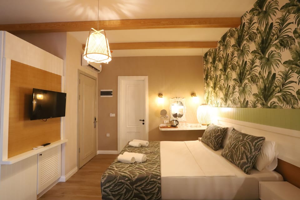 Deluxe Double or Twin Room | Egyptian cotton sheets, premium bedding, minibar, iron/ironing board