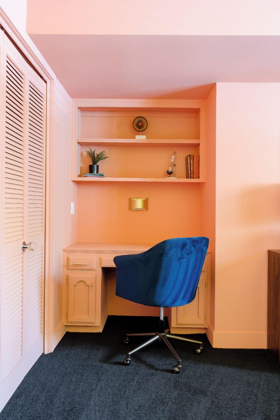 Bedroom 2: Two Twin Beds w/ Desk