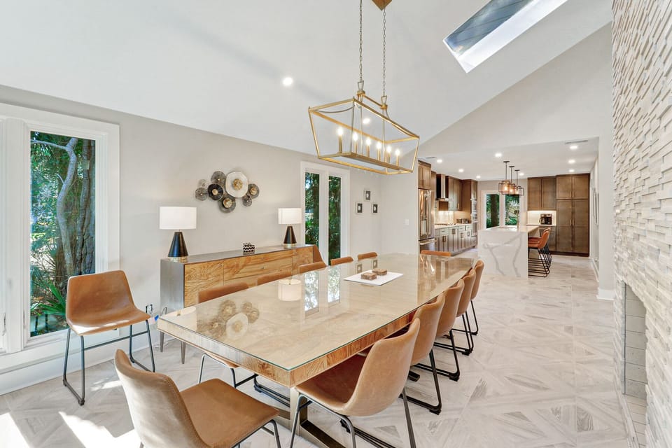 42 Stoney Creek | Dining Table - 42 Stoney Creek | Dining Table