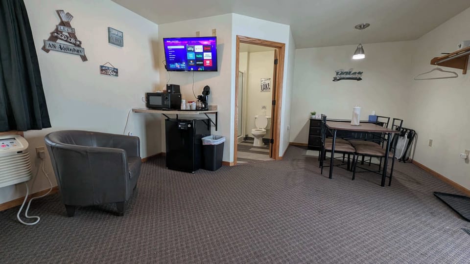 Kitchenette and table for 4 