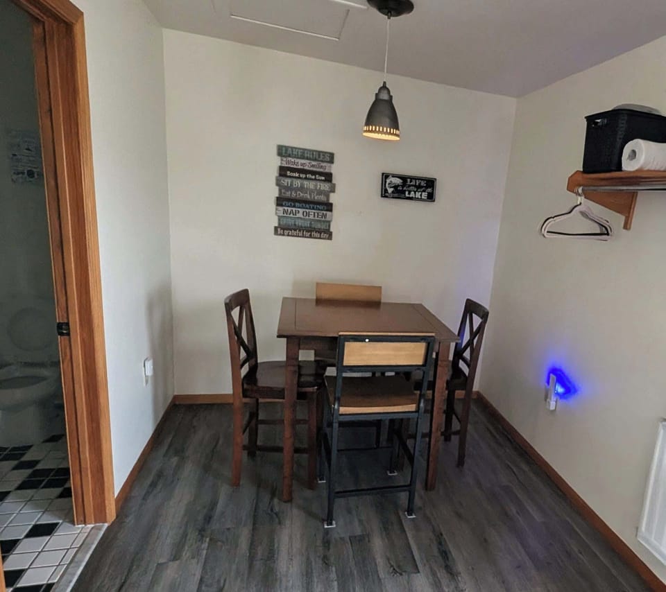 Seating for 4