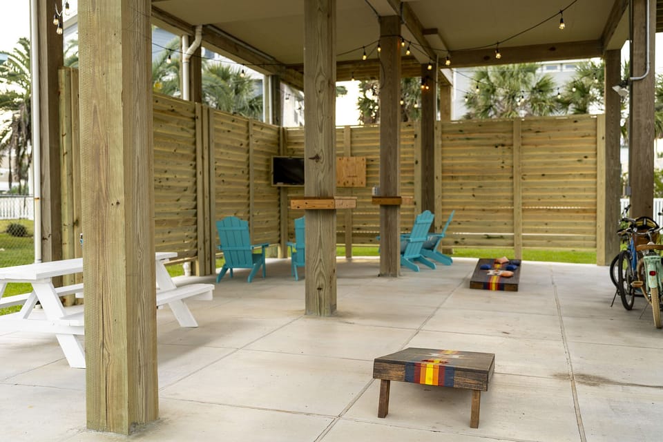 Entertainment Galore! Hammock, Large TV, 4 Bikes, Cornhole, Horseshoes and more!