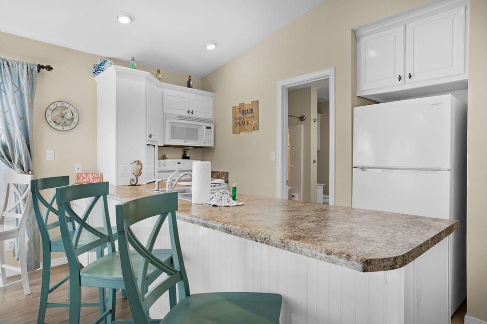 Eat-in bar seating