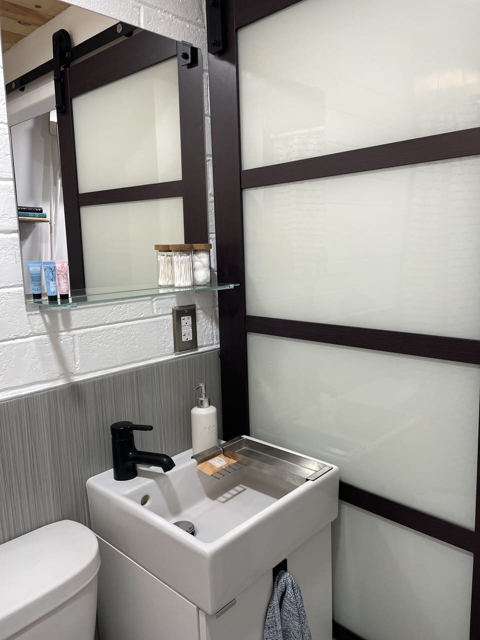 Bathroom sink and mirror