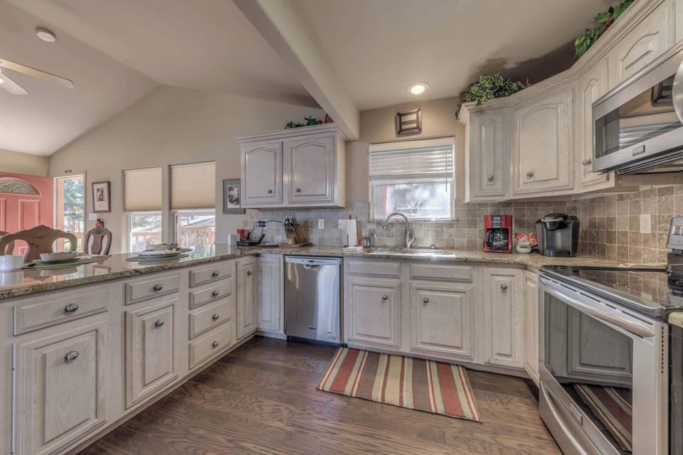 Studio (3 Bedrooms) | Property amenity