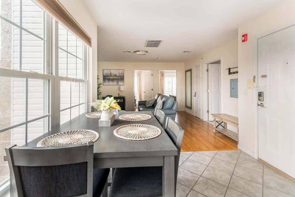 Open concept apartment with Dining room, Kitchen and Livingroom with 55 inch 4K TV with Netflix and Disney+
smart lock on door for easy self check