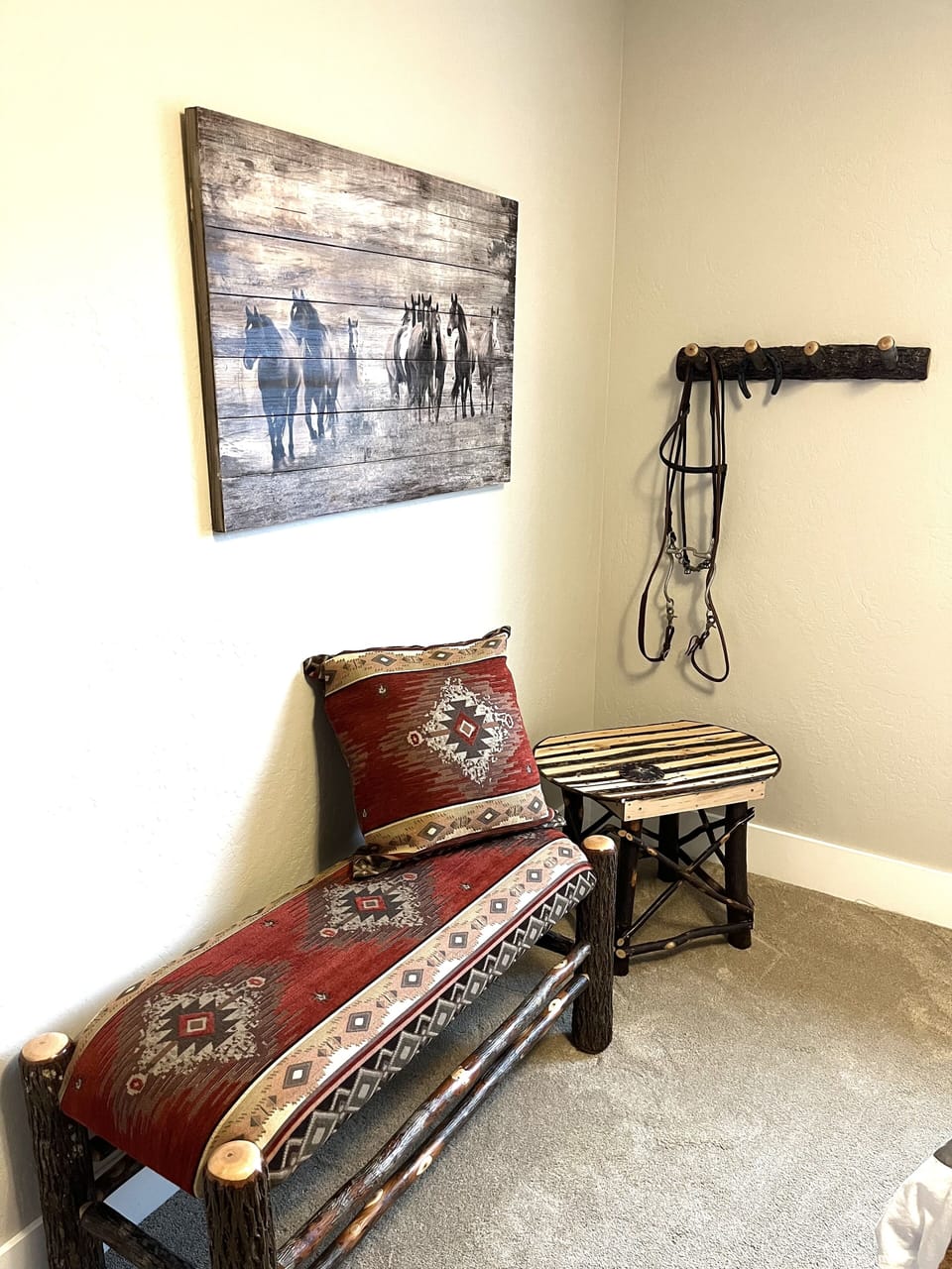 Queen bedroom (2)