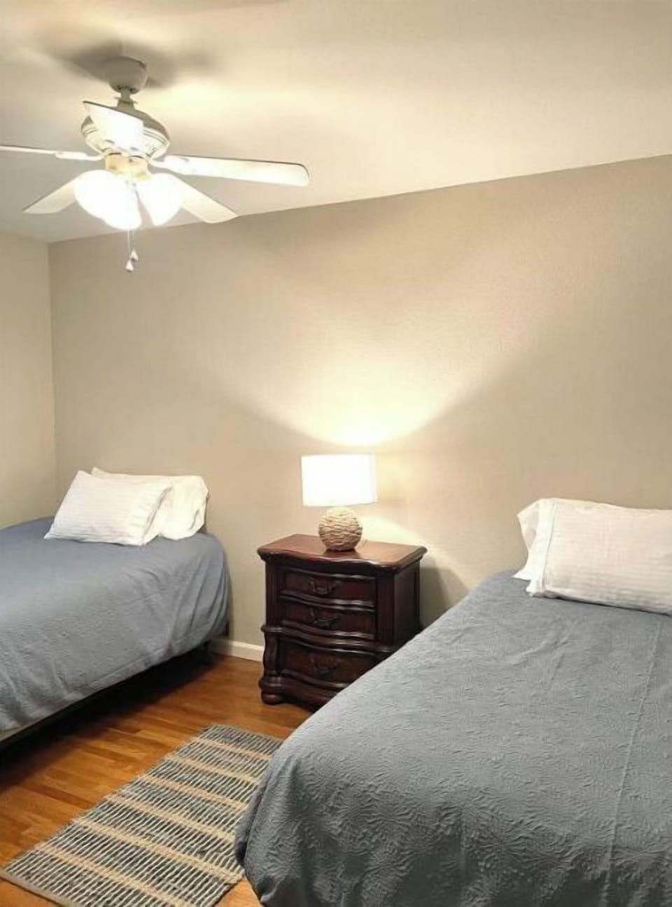 Bedroom 3 with 2 full-sized beds.