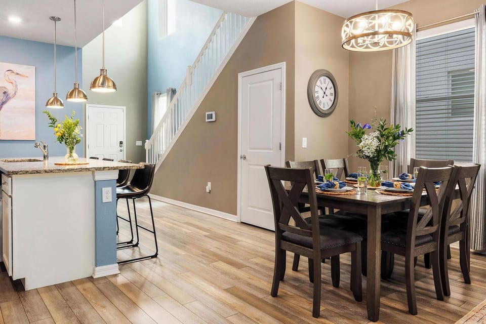 11Diningtableandbar