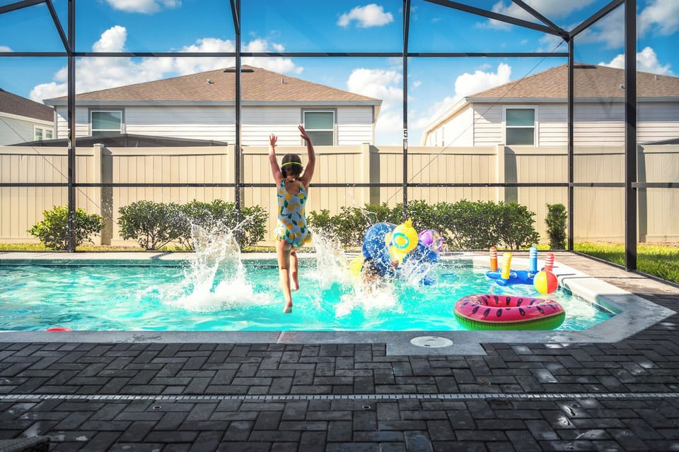 2AmazingFmailyFunatThePool
