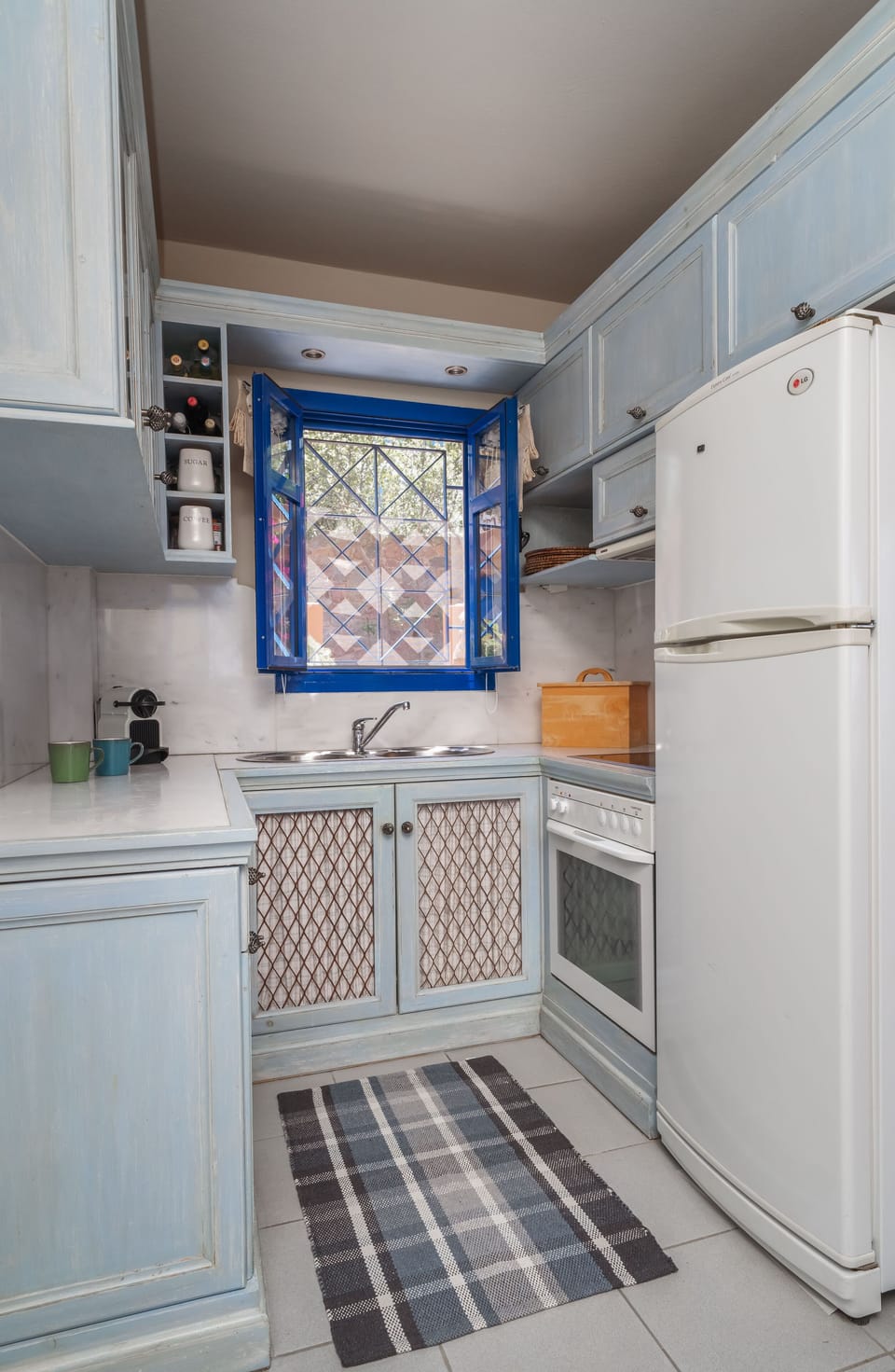 Villa | Private kitchen | Oven, stovetop, toaster, mixer