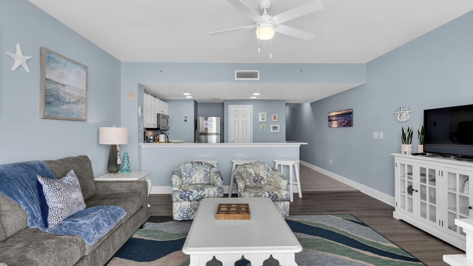 Majestic Tower 1-1606 Living area