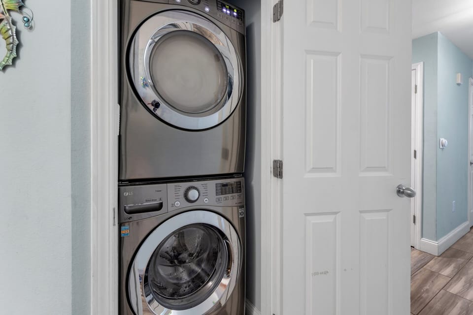 Laketown Wharf 335 Washer and Dryer