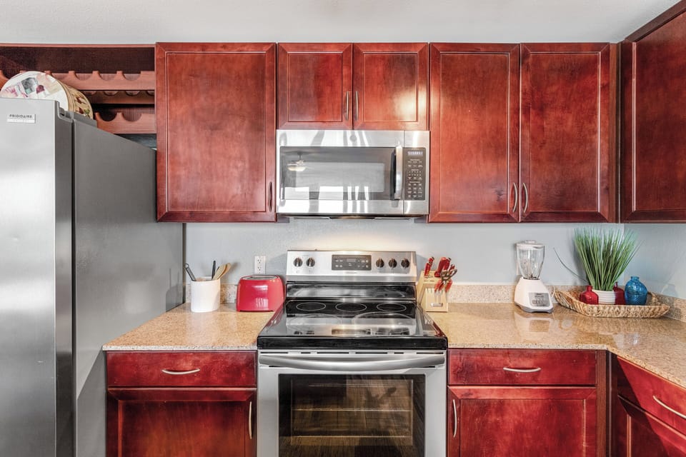 Laketown Wharf 335 Kitchen