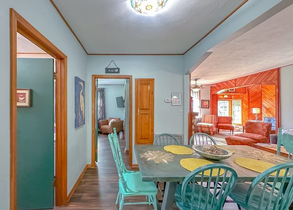 1 oif 2 Dining areas