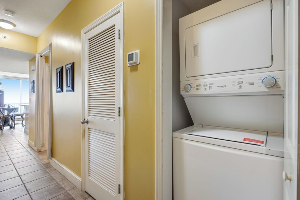 Majestic Tower 1-1306 Washer and Dryer