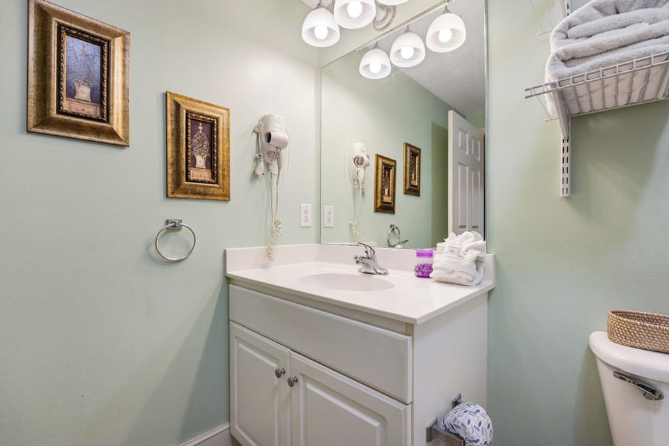 Majestic Tower 1-1306 Bathroom