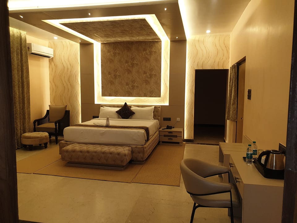 Exclusive Studio Suite | Egyptian cotton sheets, premium bedding, down comforters