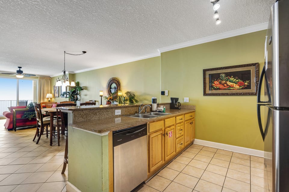 Ocean Reef 1709 Kitchen