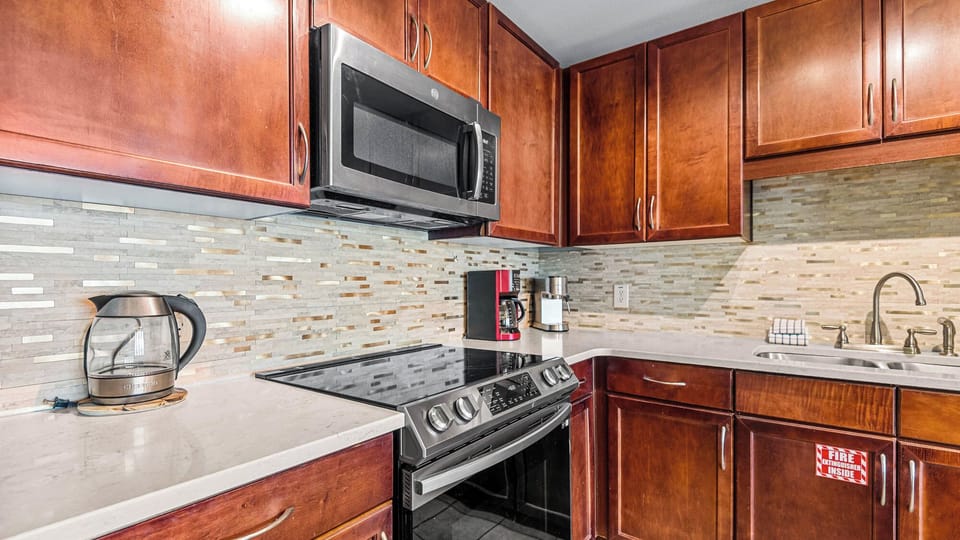Laketown Wharf 1527