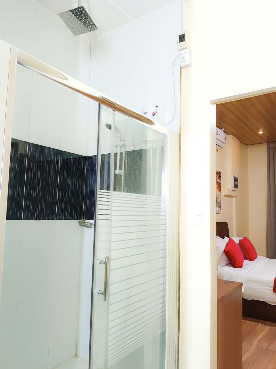 Deluxe Villa, 4 Bedrooms | Bathroom | Shower, towels