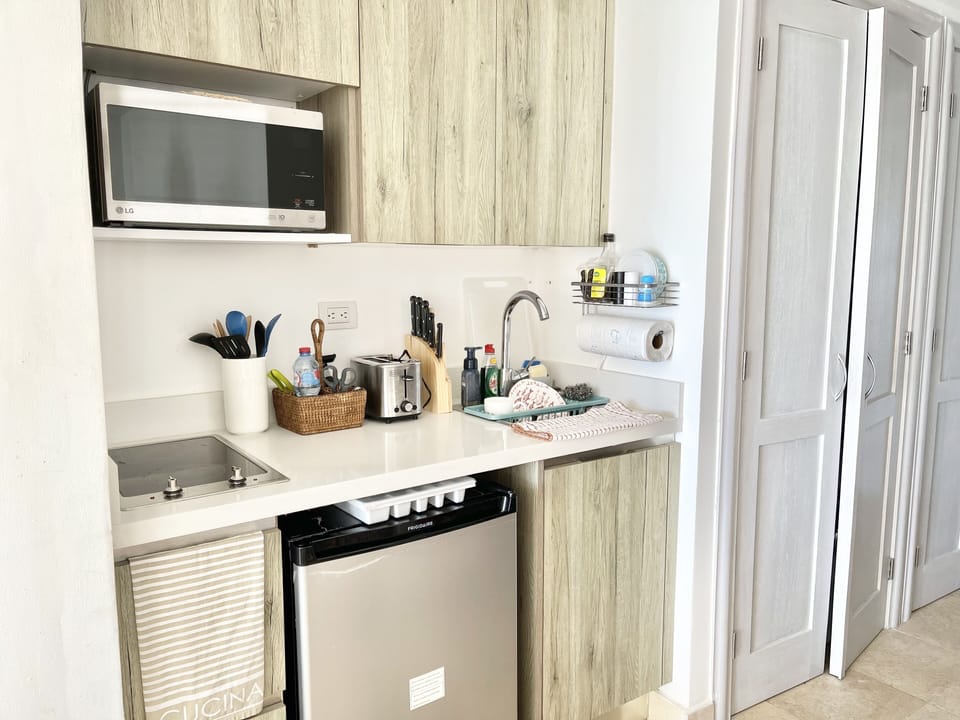 Equipped Kitchenette
