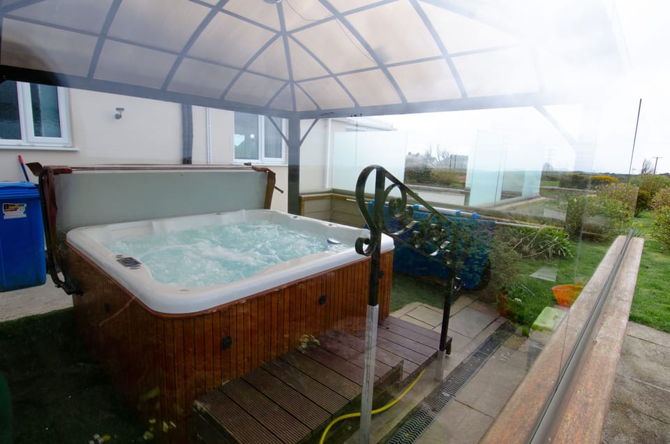 Hot tub under cover 