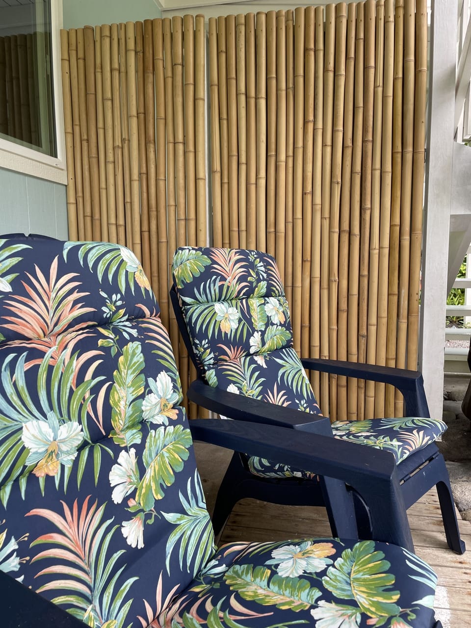 Additional seating on the private lanai