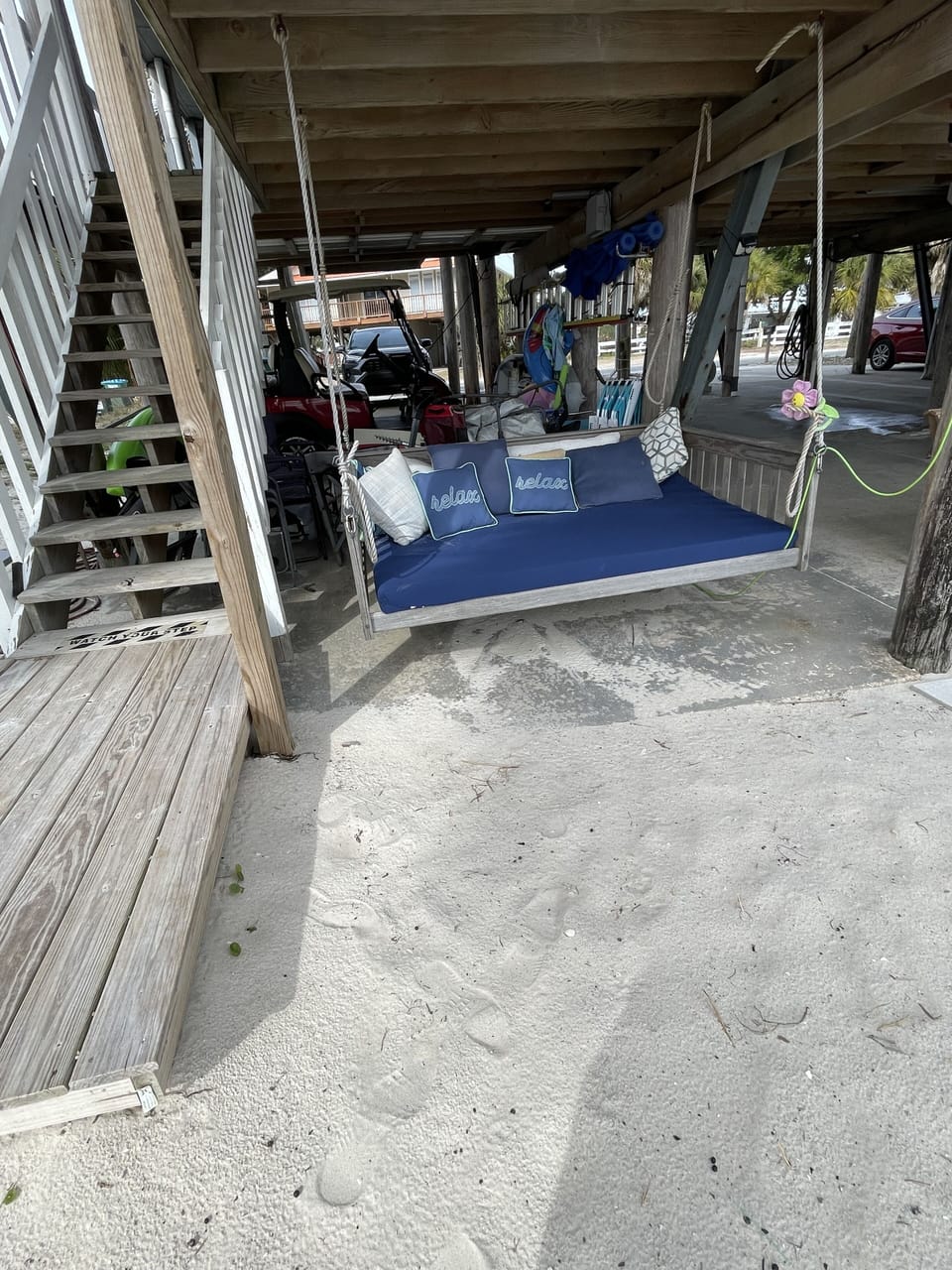 Perfect nap spot 
Bed swing on the beach level