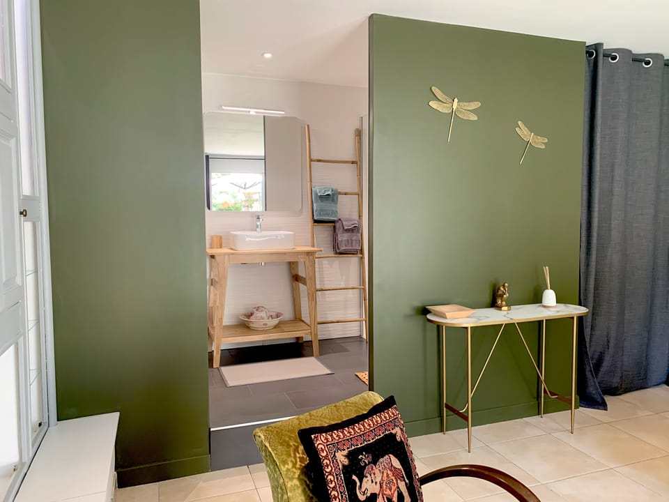 Junior Double Room | Bathroom | Shower, rainfall showerhead
