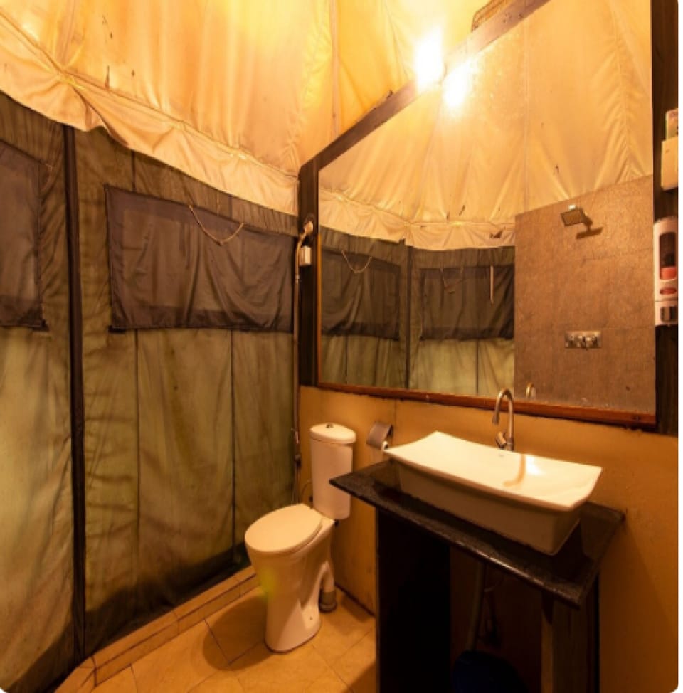 Royal Tent | Bathroom | Shower, hair dryer, towels, soap