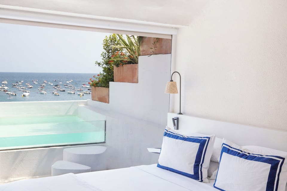 Junior Studio Suite, Sea View | Down comforters, minibar, in-room safe, individually decorated