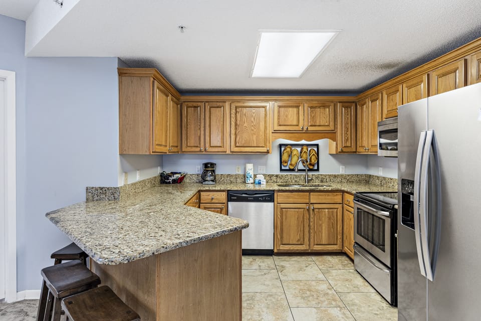 Signature Condo, 3 Bedrooms, Balcony, Ocean View | Private kitchen | Fridge, microwave, oven, stovetop